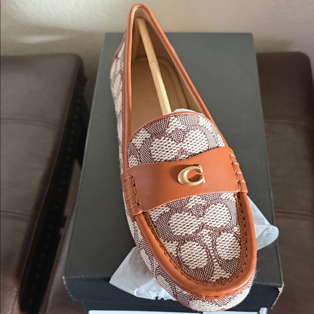 Coach SCLPT SIG TXT JQD DR
Cocoa/burnished amber